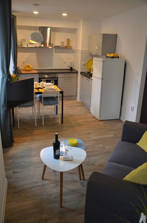 Dinghy Apartment Zara Esterno foto